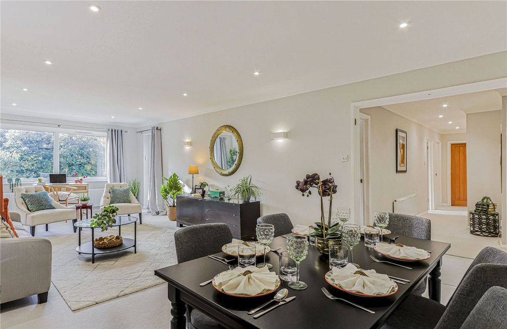 Property photo 2 of 26 Lounge