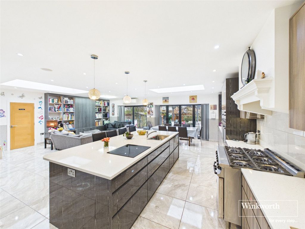 Additional image 6 of 7 bed detached house for saleEdgwarebury Lane, Edgware HA8
