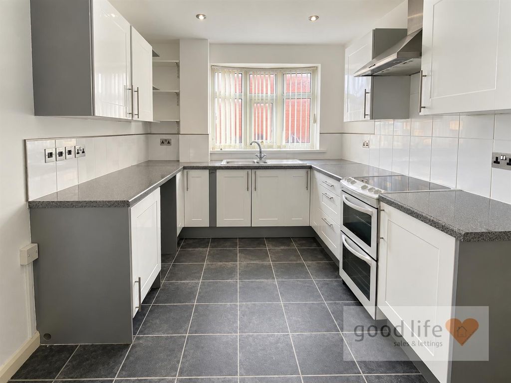 Property photo 3 of 12 20261006_203217109_Ios6 Fairgreen Close.Jpg