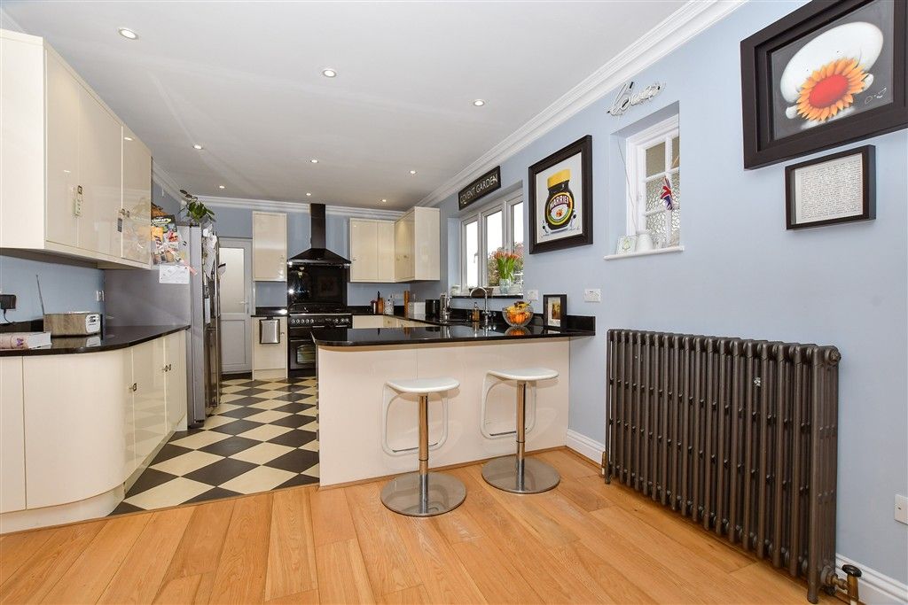 Property photo 2 of 22 Kitchen/Dining Area