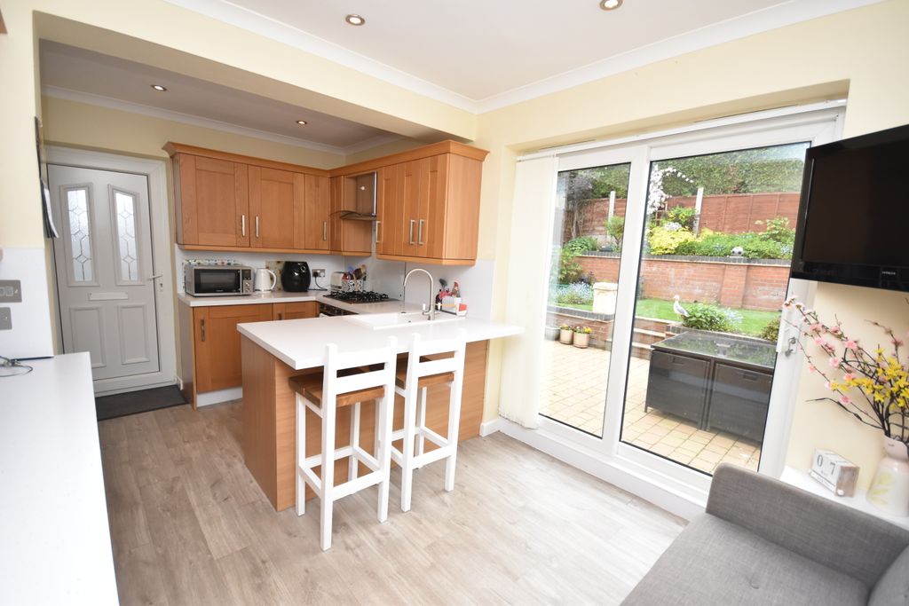 Property photo 2 of 16 Kitchen/Breakfast Room