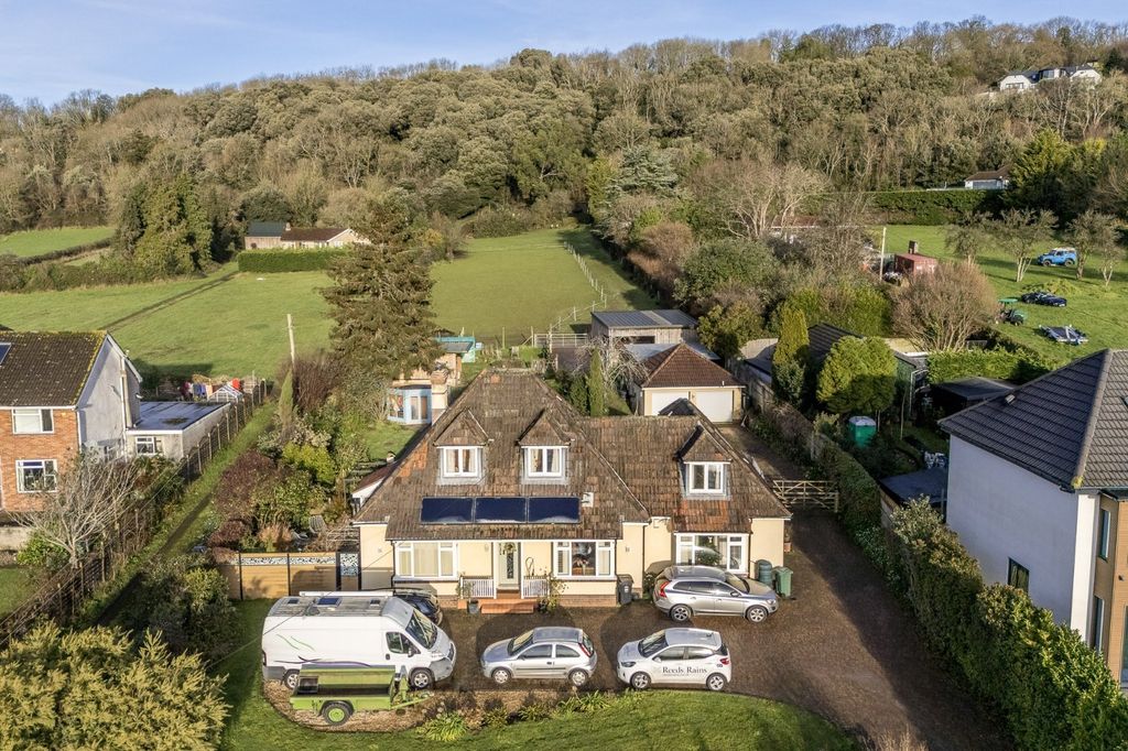 Property photo 2 of 61 Main