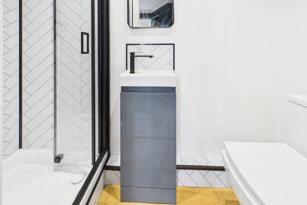 Property photo 2 of 23 Cam05134G0-Pr0054-Still002