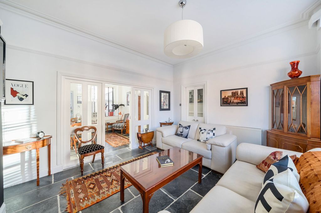 Property photo 2 of 20