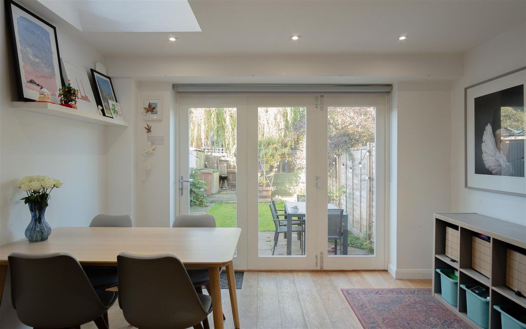 Property photo 3 of 17 Emlyn Road - Earslwood