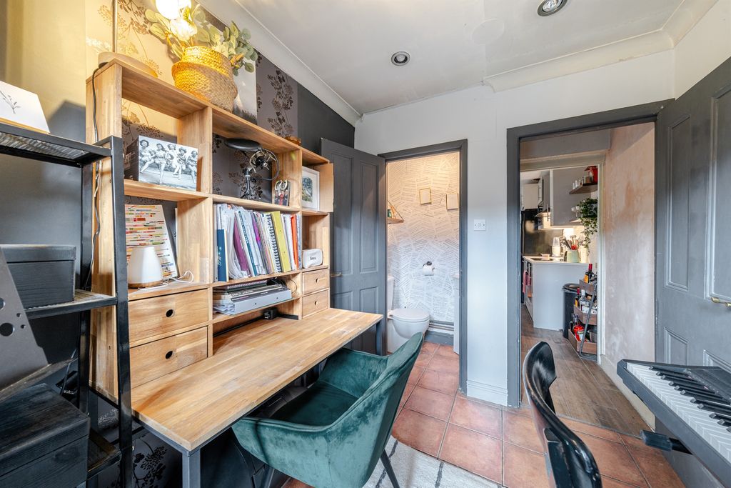 Property photo 3 of 17