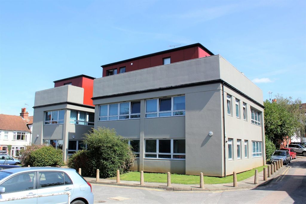 Property photo 1 of 8