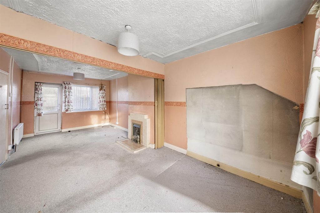 Property photo 2 of 12 1