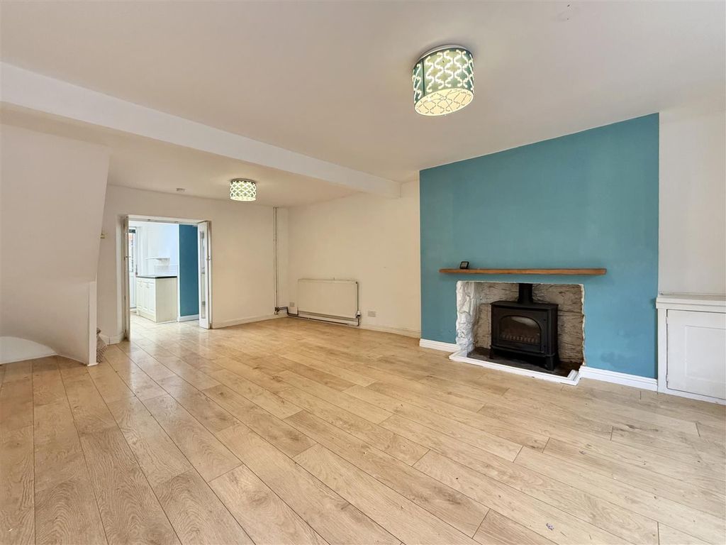Property photo 2 of 20 Living_Space.Jpg