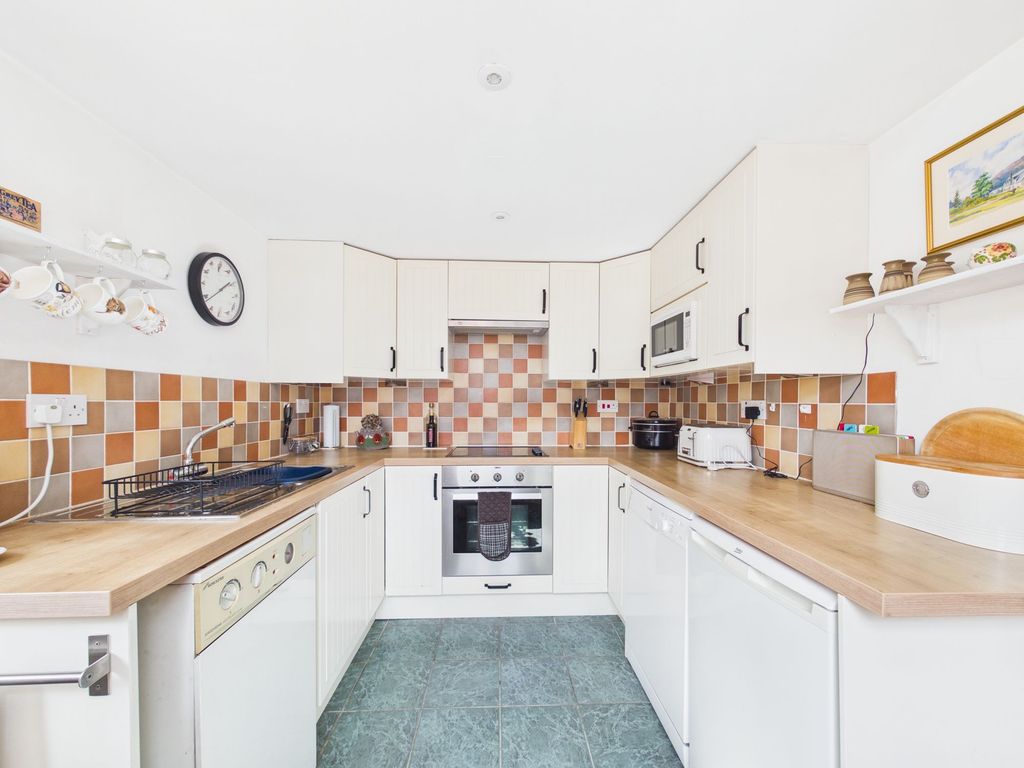 Property photo 3 of 17 Kitchen