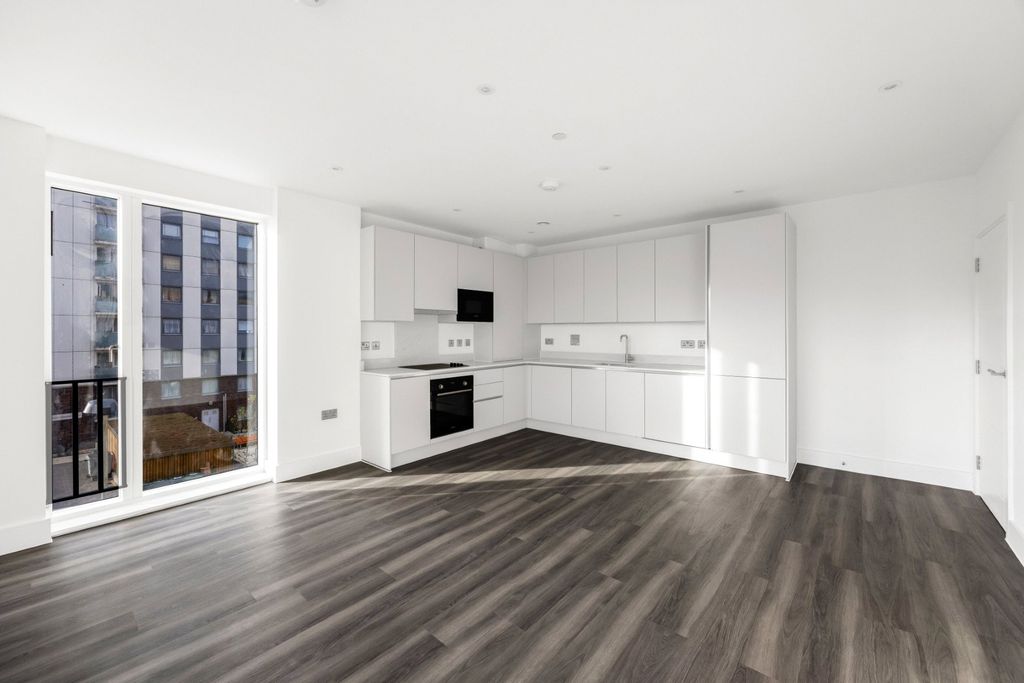 Property photo 2 of 8 Picture No. 11