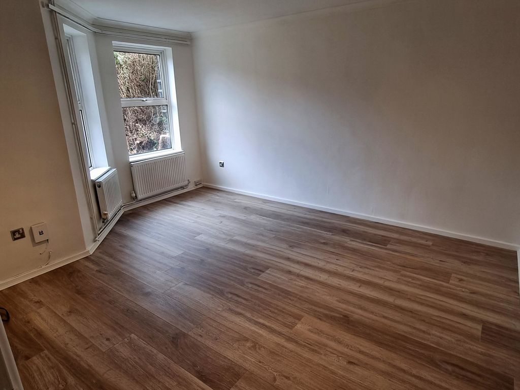 Property photo 2 of 11 Living Room