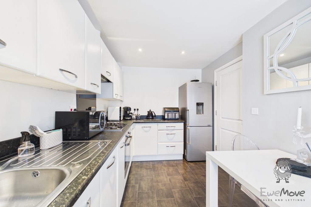 Property photo 3 of 12 Cam03047G0-Pr0053-Still013