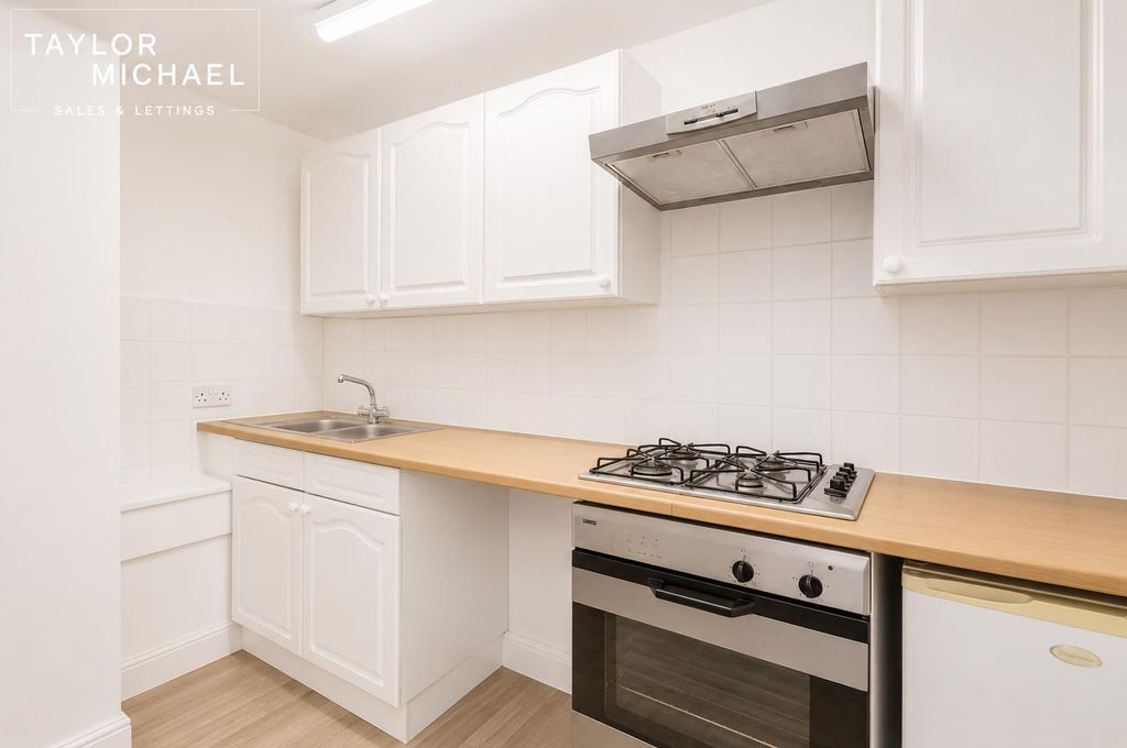 Property photo 3 of 12 Kitchen