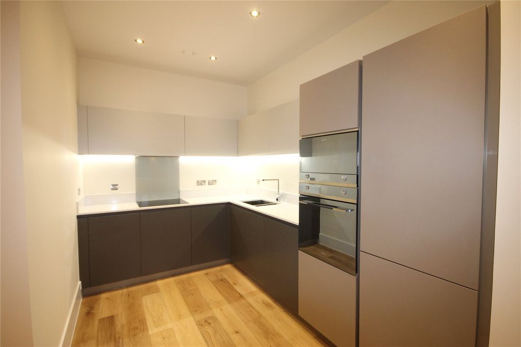Property photo 3 of 7 Kitchen