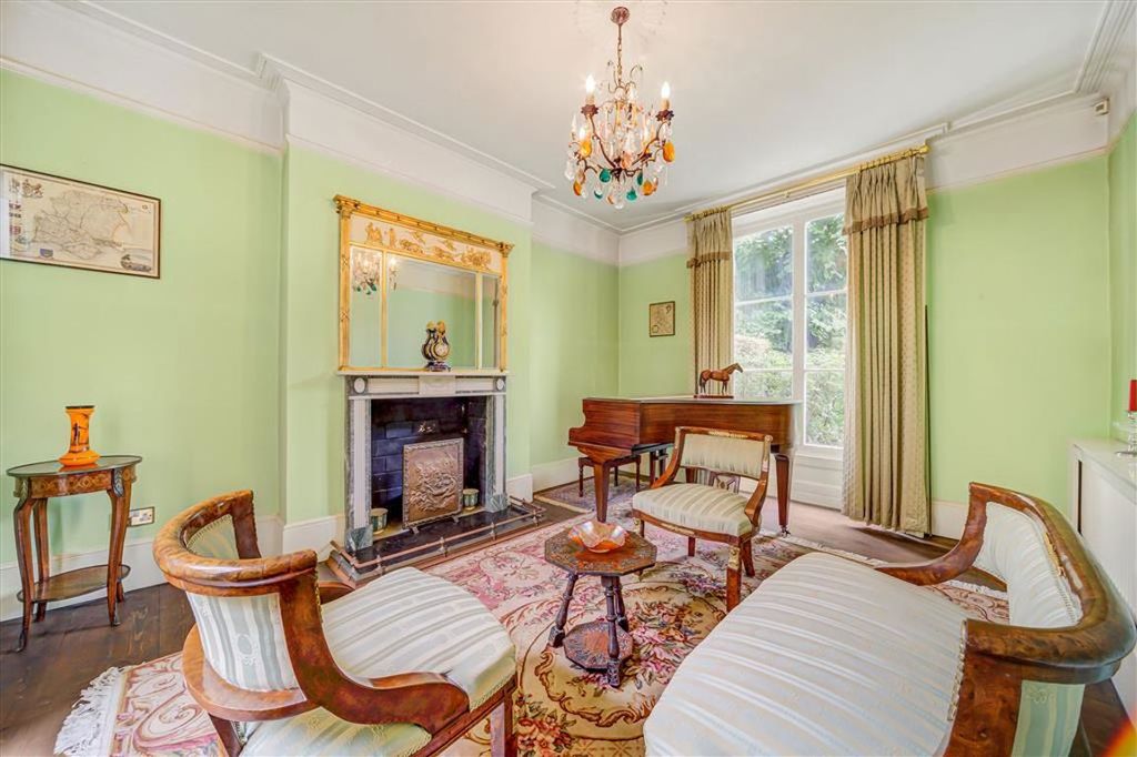 Property photo 2 of 11