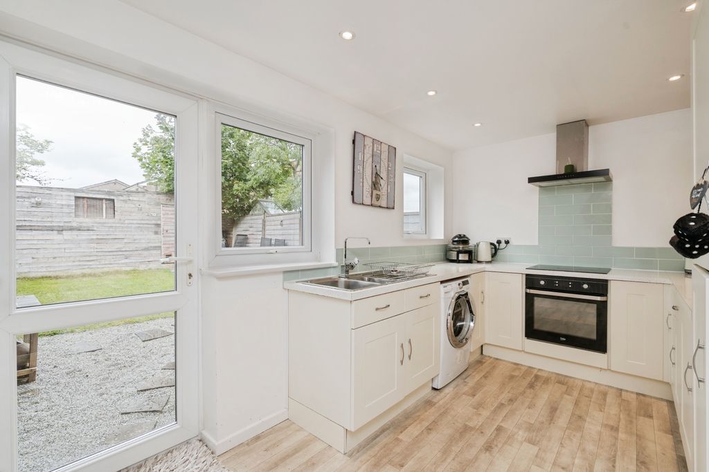 Property photo 3 of 15 Kitchen