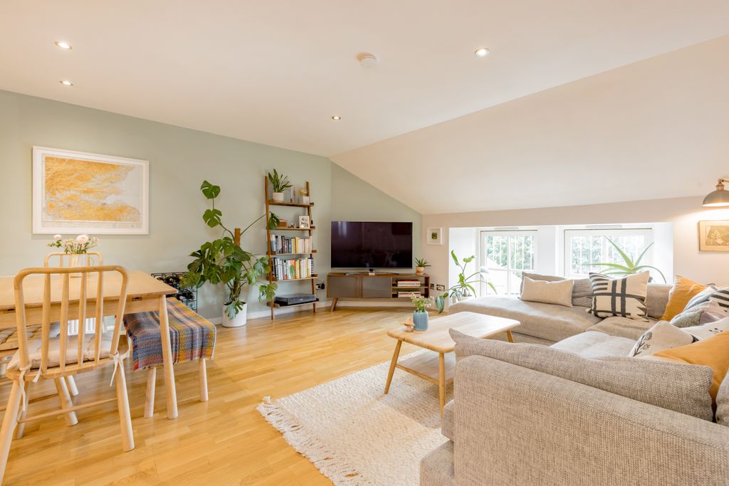 Property photo 2 of 16 Property Image 2