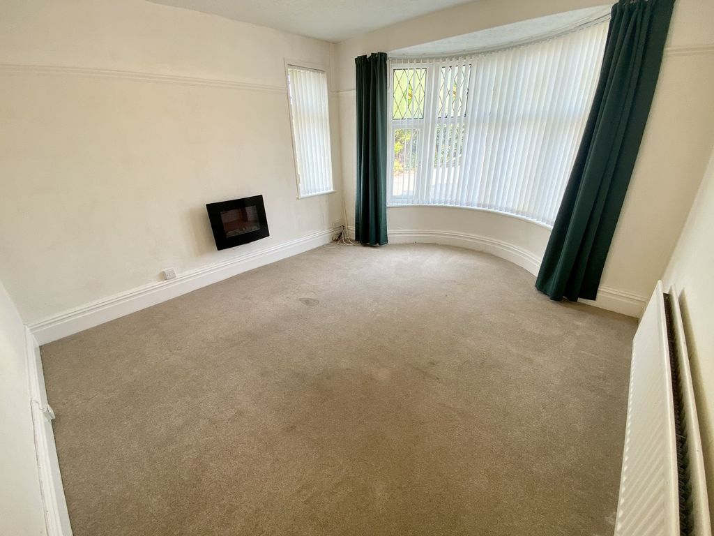 Property photo 2 of 17 Lounge