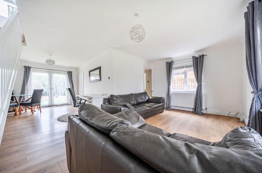 Property photo 2 of 20