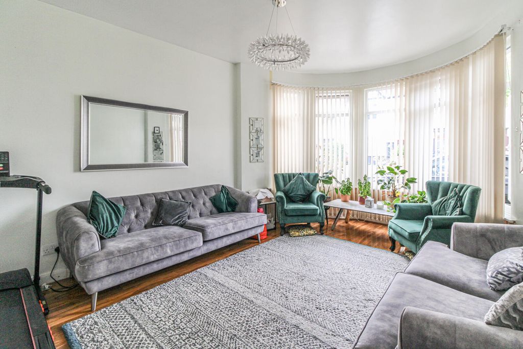 Property photo 2 of 12 Living Room