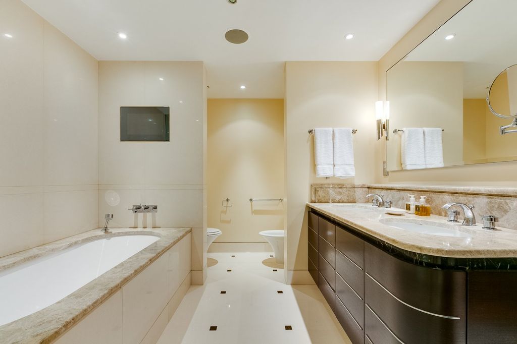 Knightsbridge, London SW7 photo 5