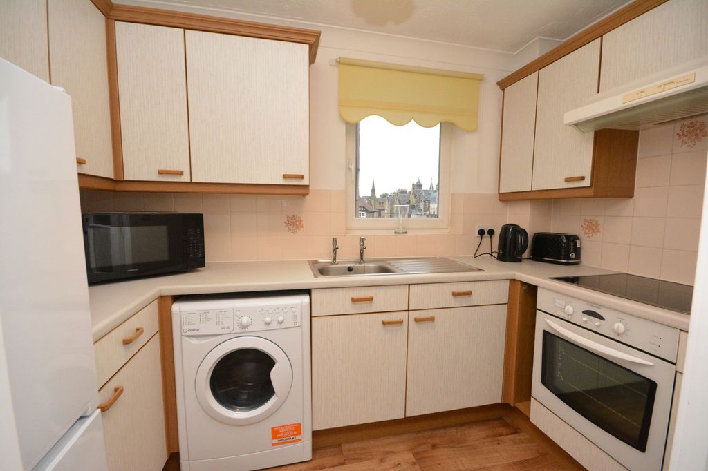 Property photo 3 of 8