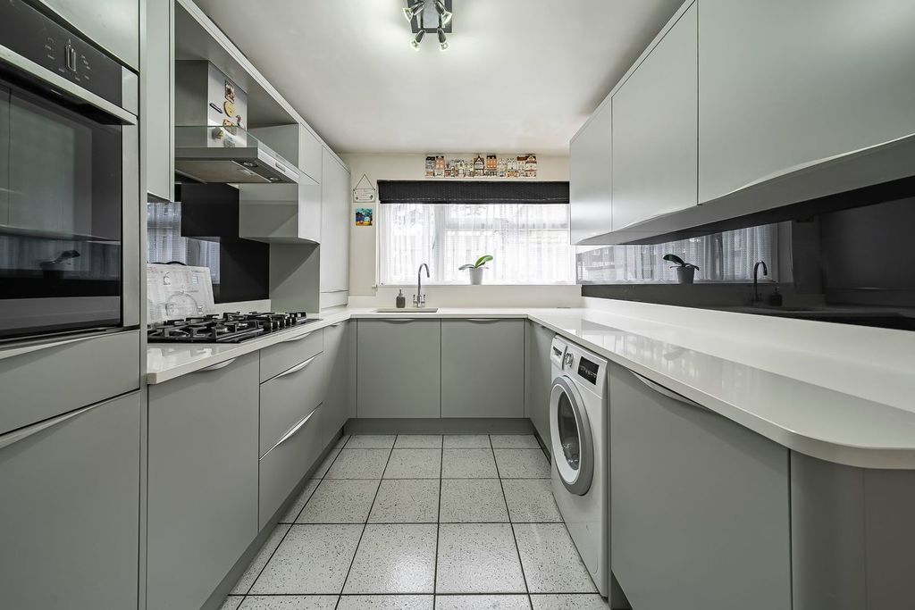 Property photo 2 of 22