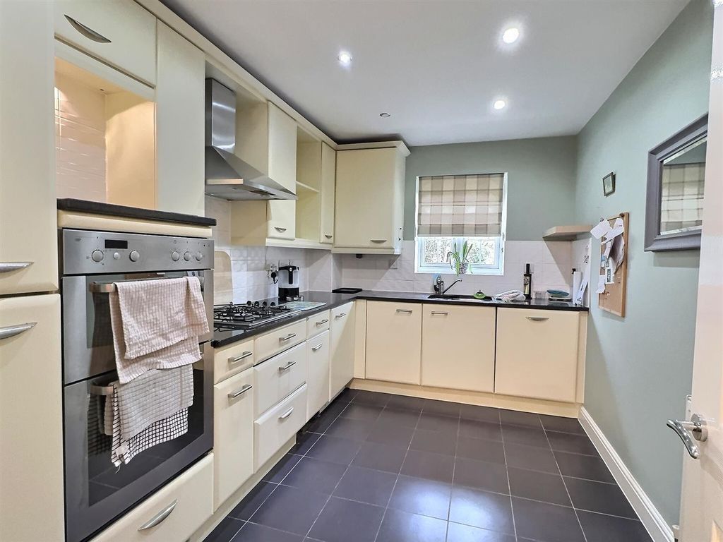 Property photo 3 of 15 Kitchen