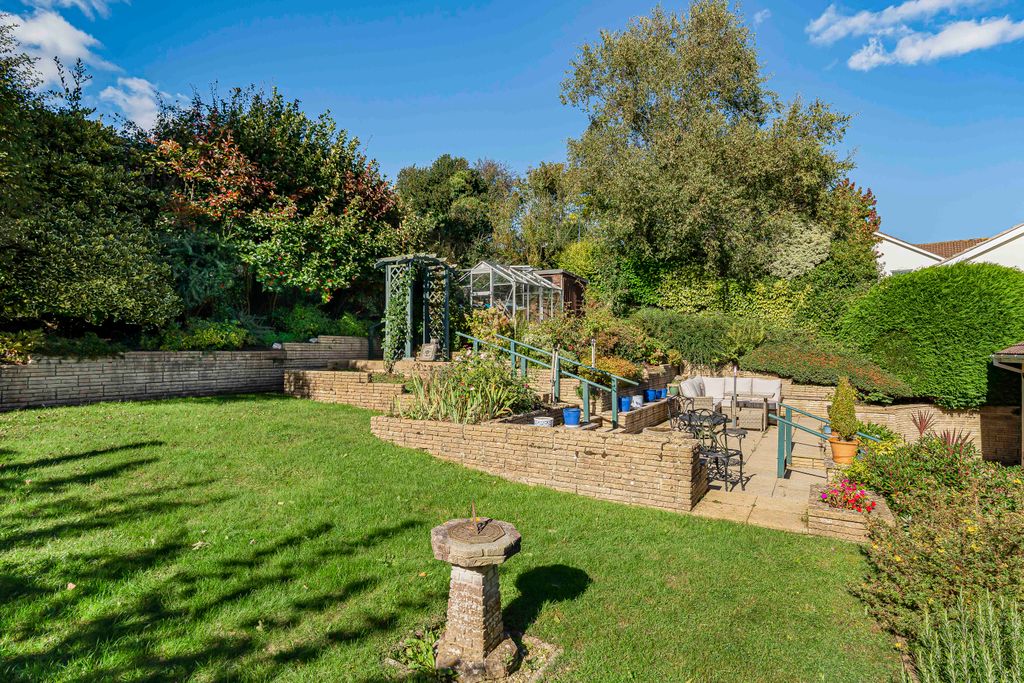 Property photo 3 of 26 Garden