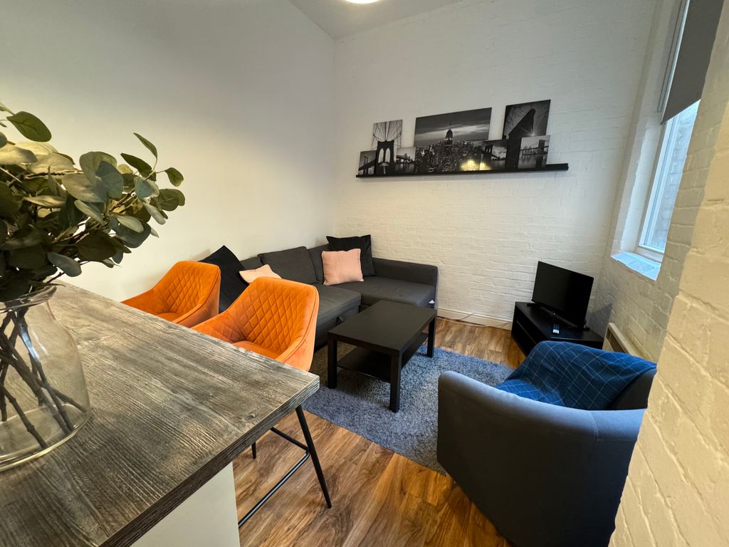 Property photo 2 of 24 Lounge