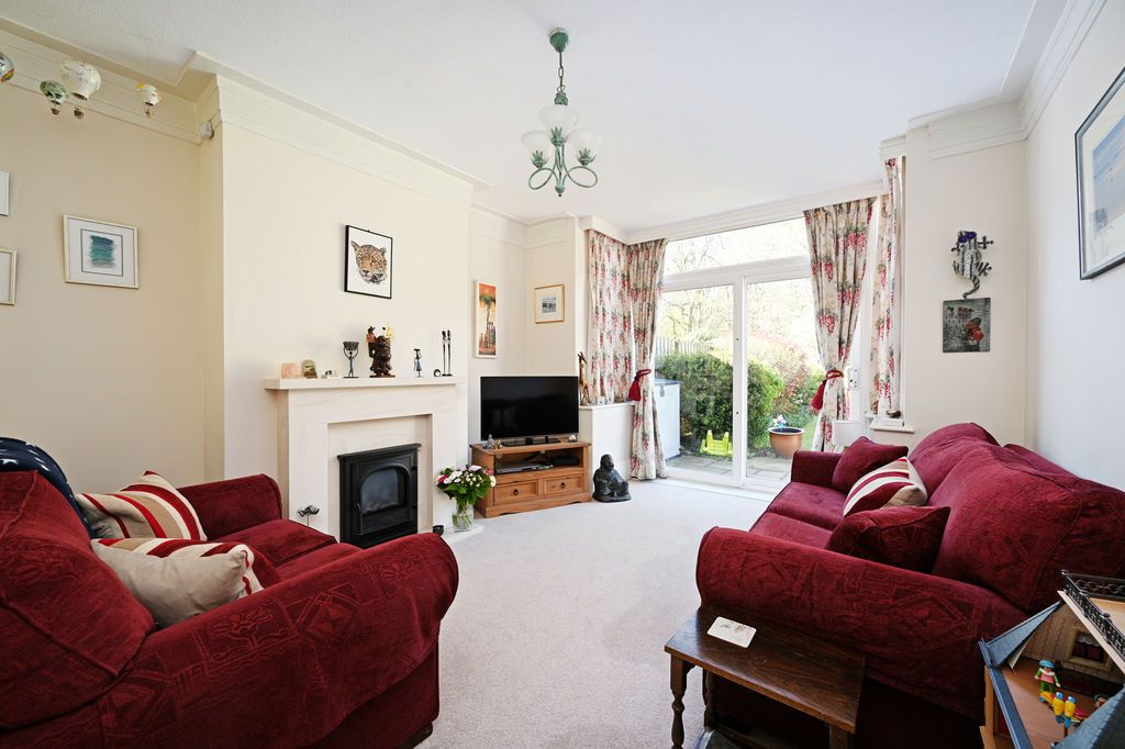 Property photo 2 of 40 Living Room