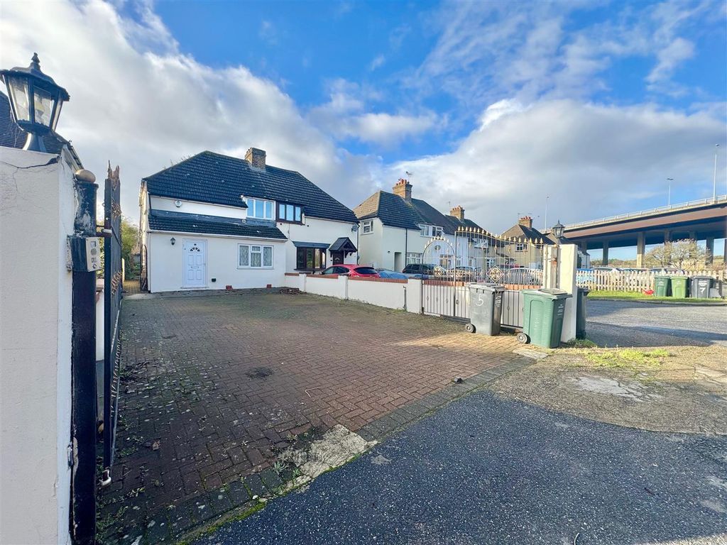 Property photo 2 of 12 Whatsapp Image 2025-12-02 At 14.20.15.Jpeg