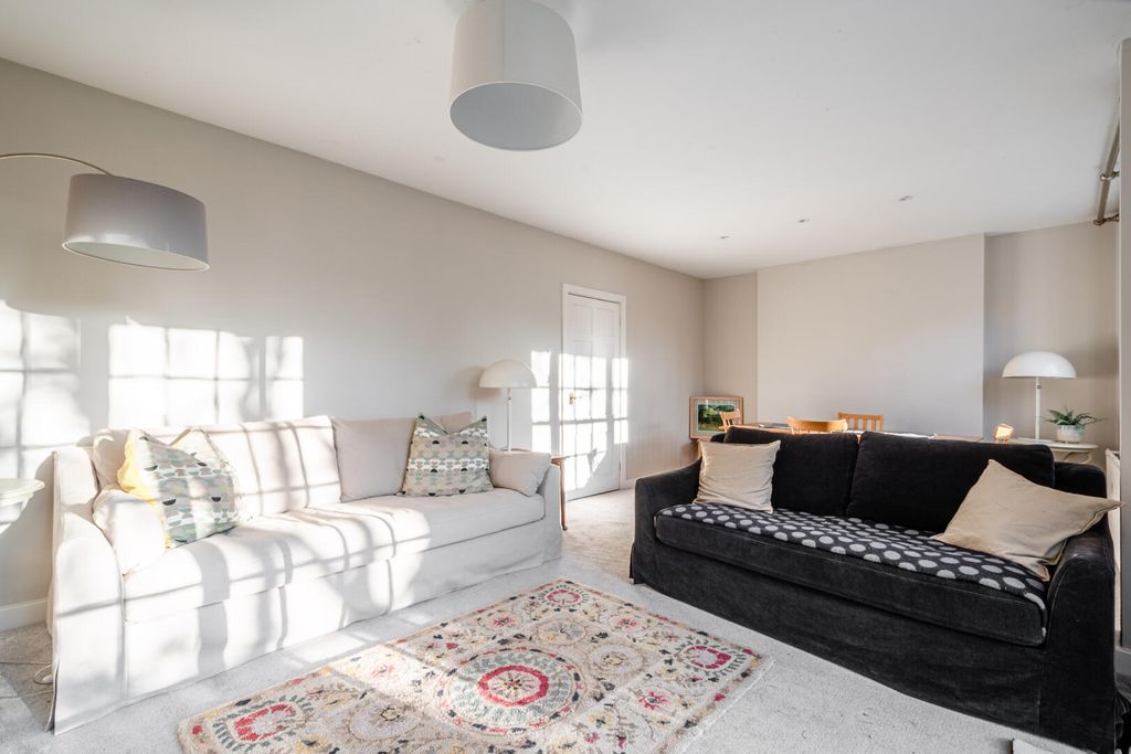 Property photo 3 of 11 Living Room