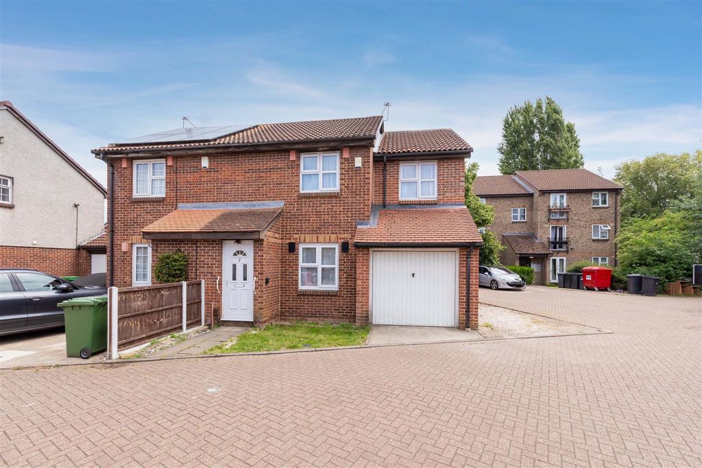 Property photo 1 of 15 7 Adelaide Close-3.Jpg