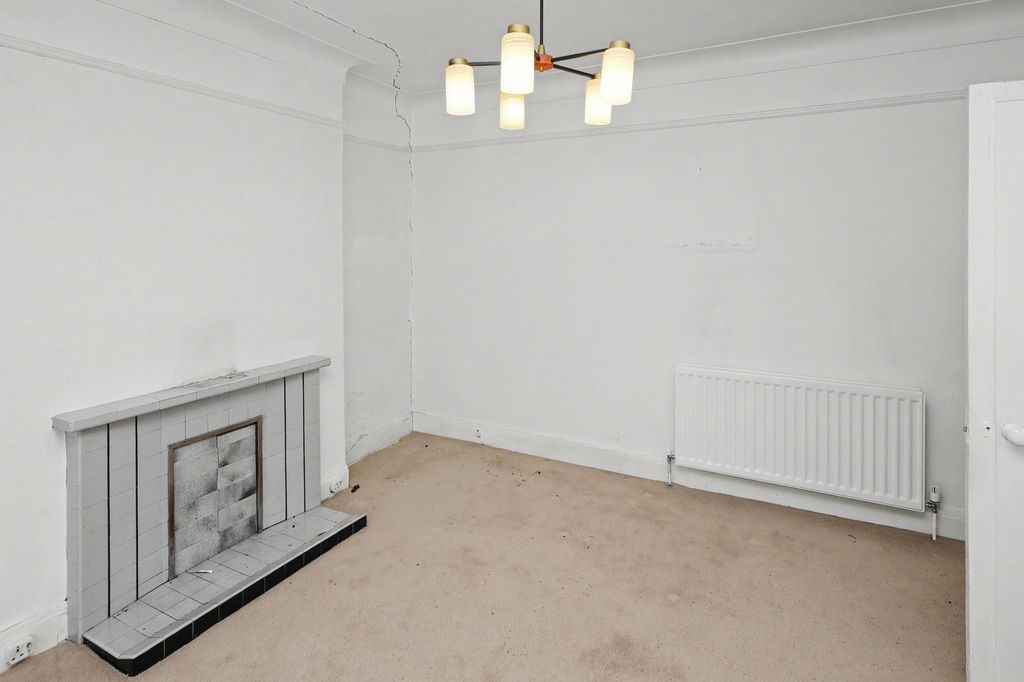 Property photo 3 of 17 36 St Andrews Road, Ilford, London Ig1 3Pf