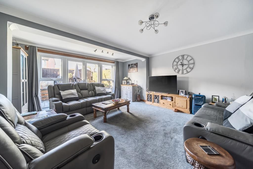 Property photo 2 of 19 Kitchen