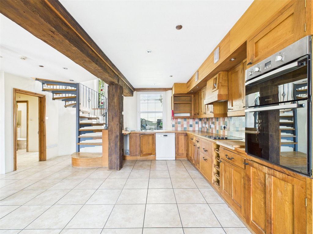 Property photo 3 of 17 Kitchen