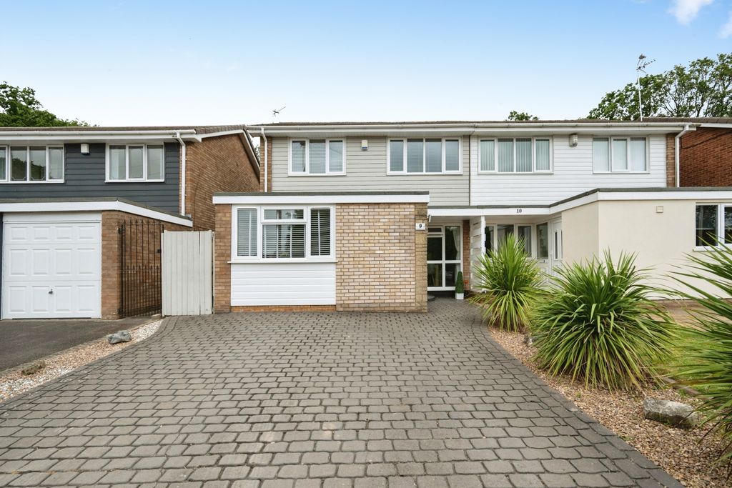 Property photo 1 of 32