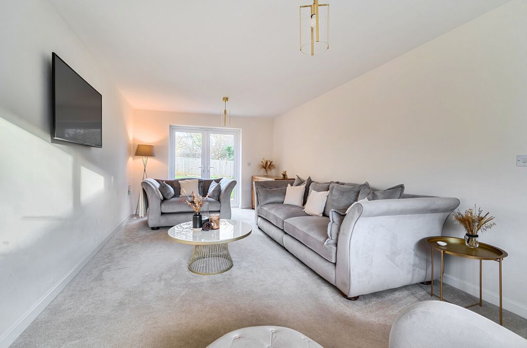 Property photo 3 of 20 3 - 1384842-21-692588...