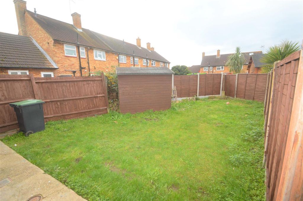 Property photo 3 of 9 Willingale Rd Ig10