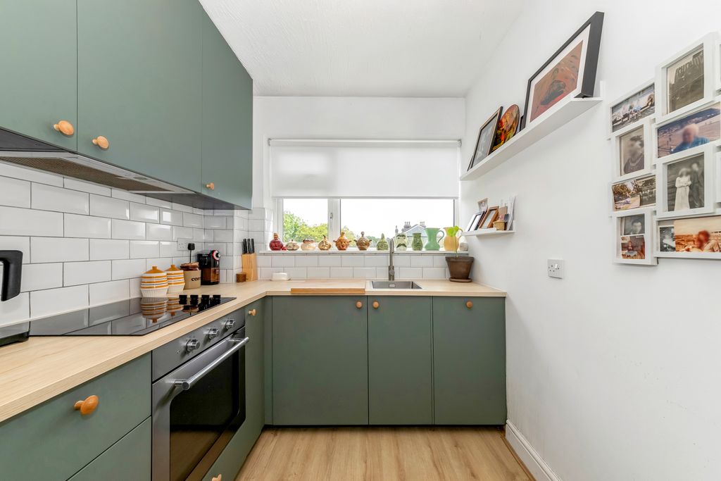 Property photo 2 of 14 Kitchen