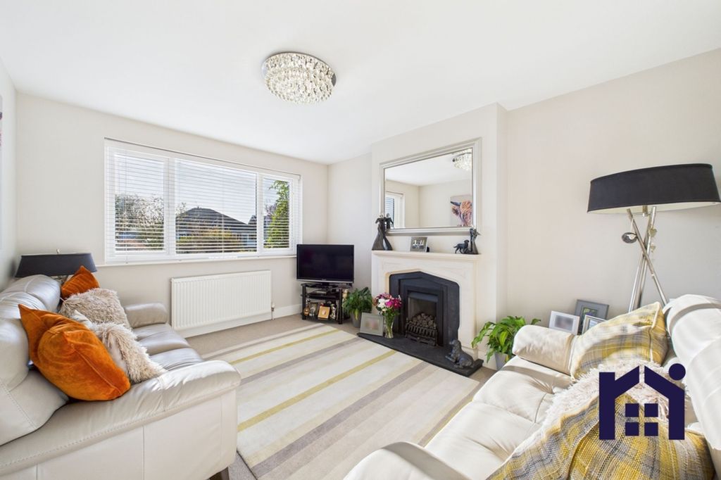 Property photo 2 of 22 Living Room