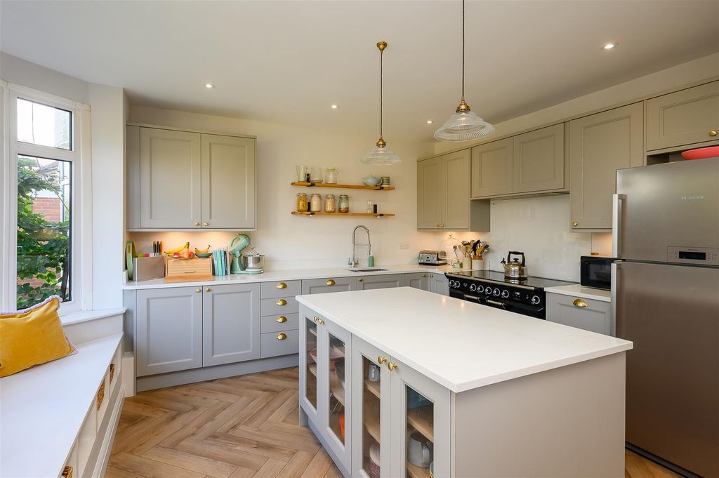 Property photo 2 of 26 Kitchen