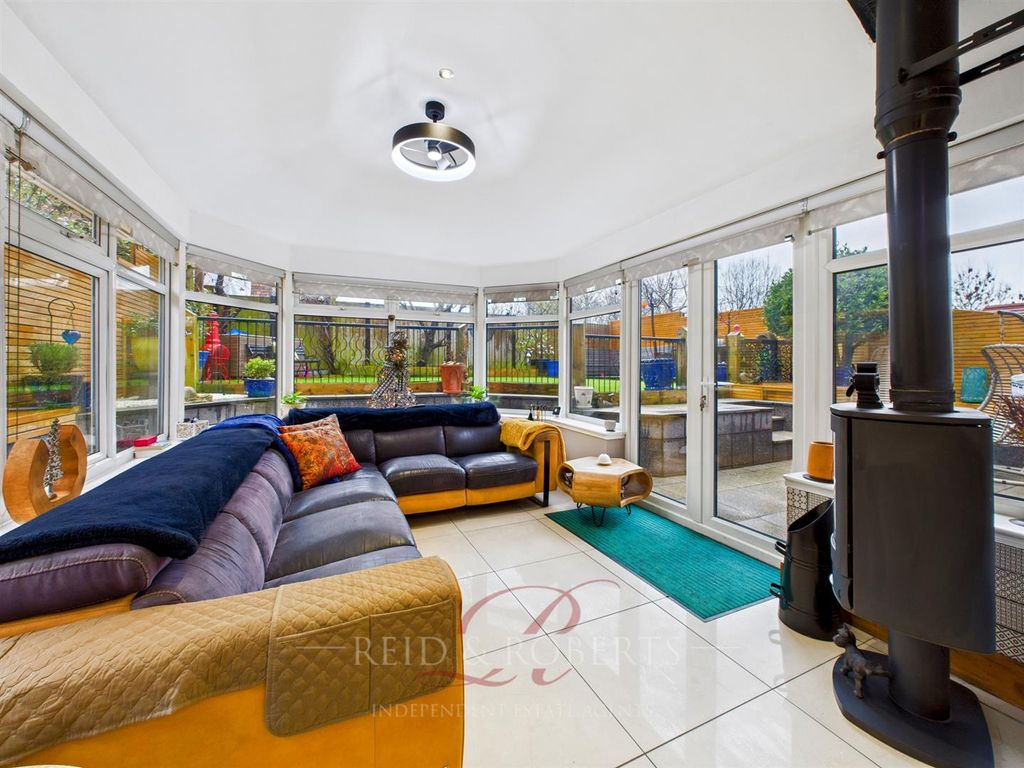 Property photo 3 of 37 Cam03999G0-Pr0206-Still026.Jpg