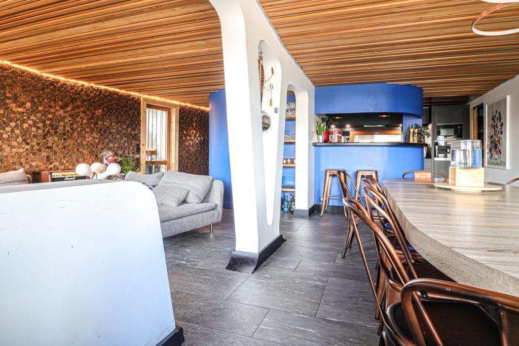 Property photo 3 of 12 Avoriaz Chalet For S