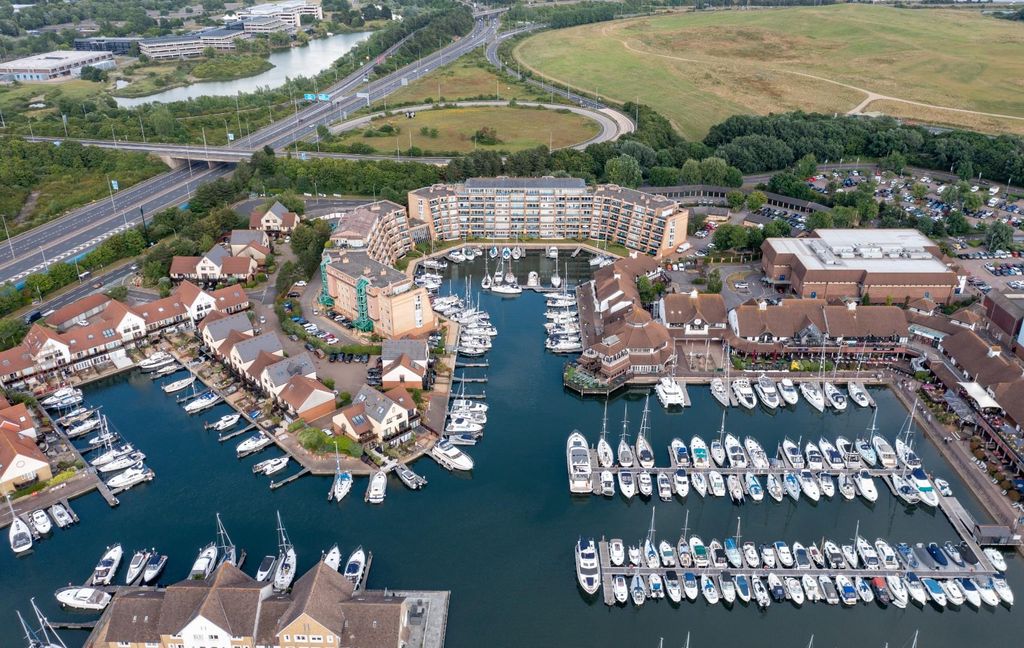 Property photo 2 of 6 Bernards-Fareham-4.Jpg