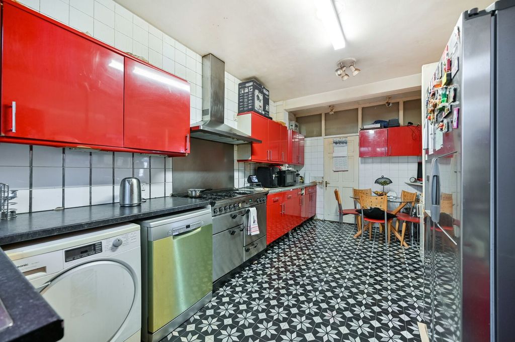 Property photo 2 of 16