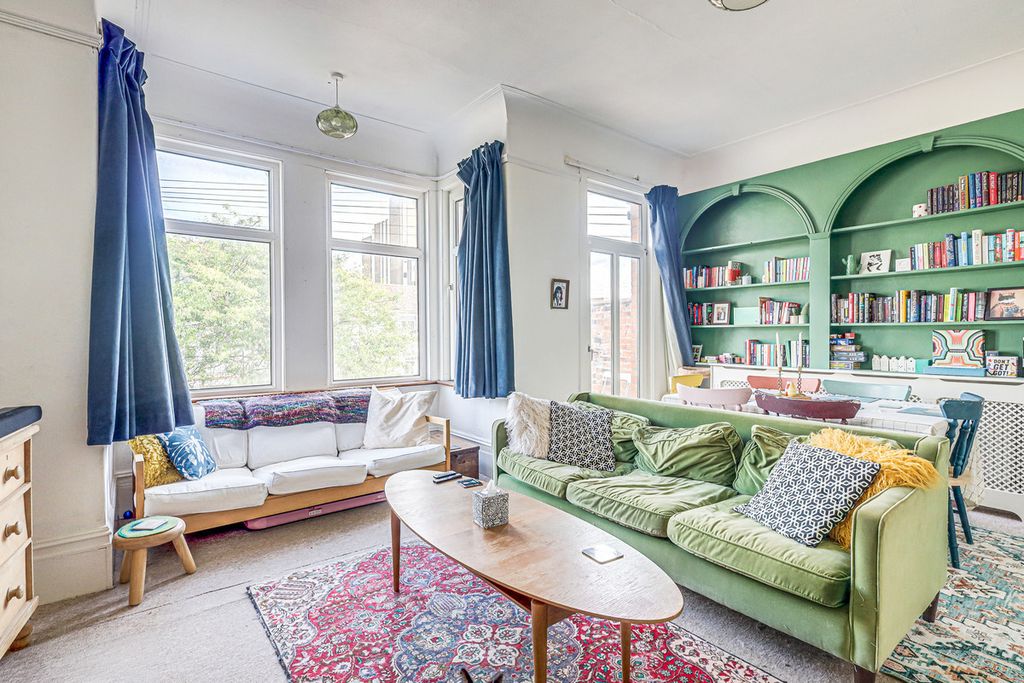 Property photo 2 of 20