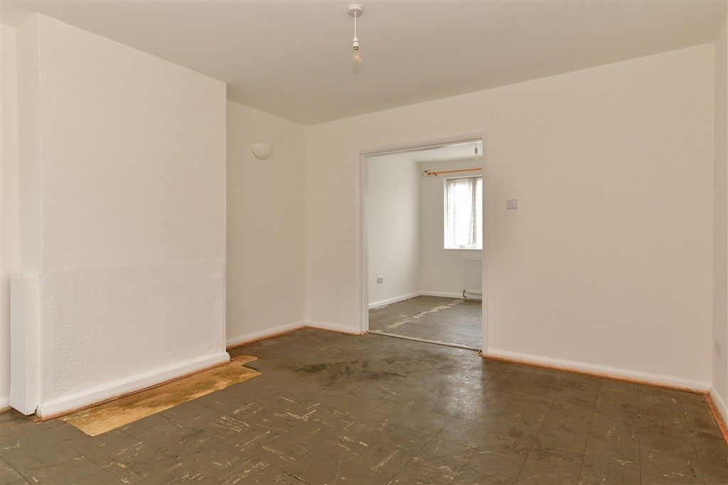 Property photo 3 of 9 Lounge